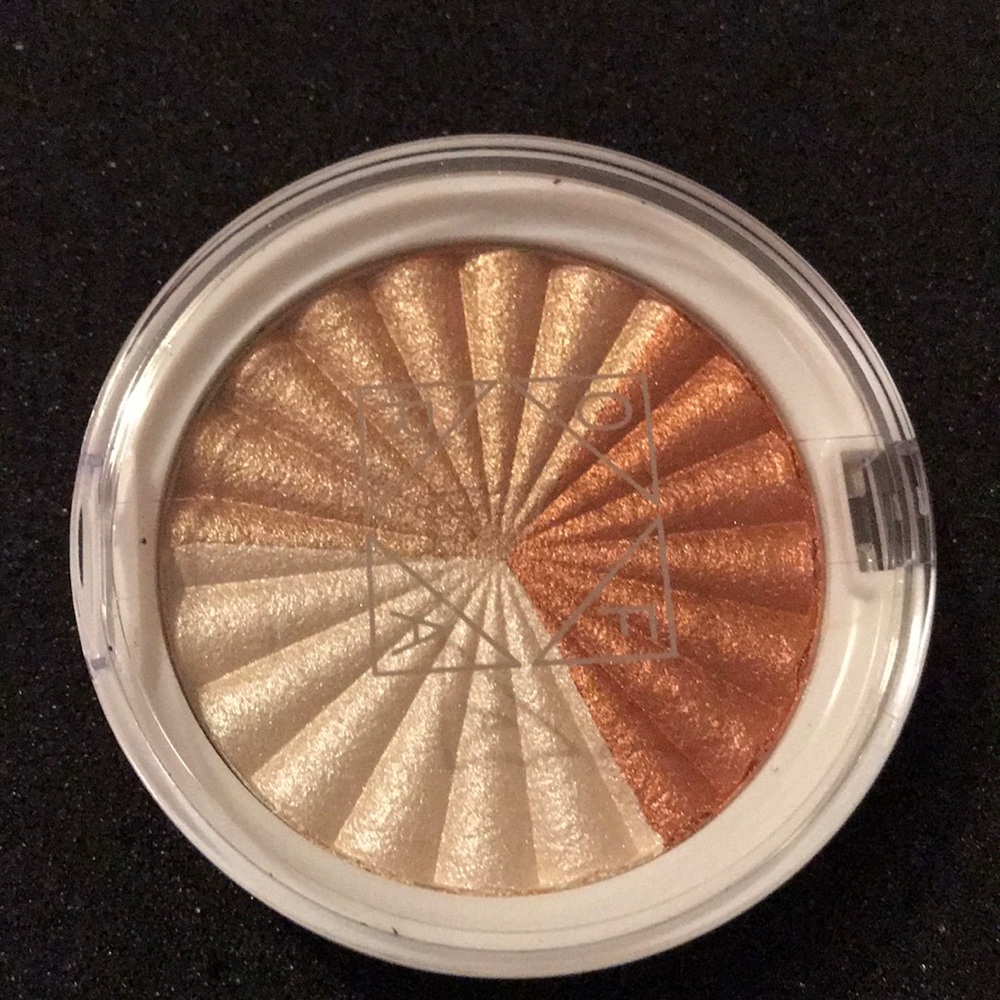 Ofra X Nikkietutorials Everglow Highlighter